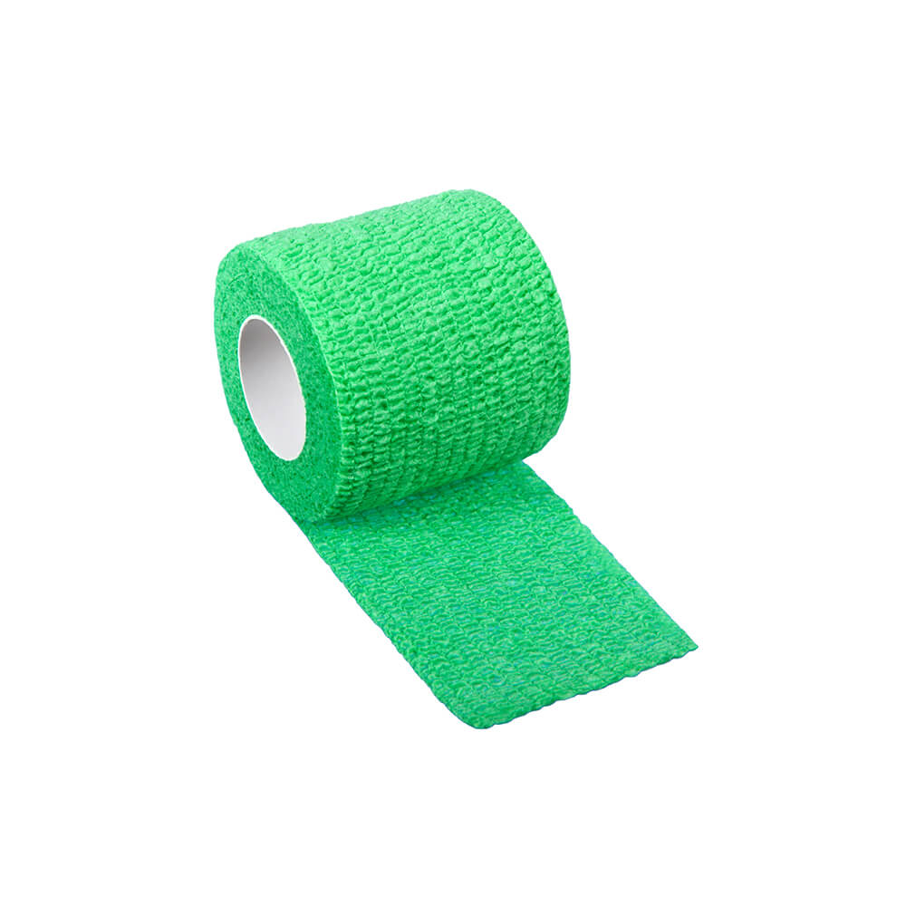 Grüne kohäsive Kompressionsbinde, abgerolltes Band von der Rolle