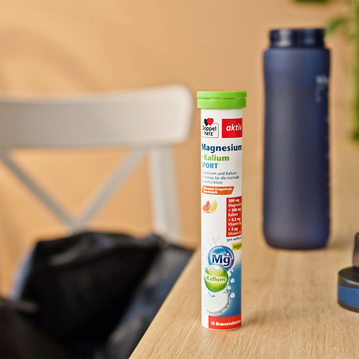 Doppelherz aktiv Magnesium-Kalium Sport Brausetablettenröhre, schräg mit grüner Kappe