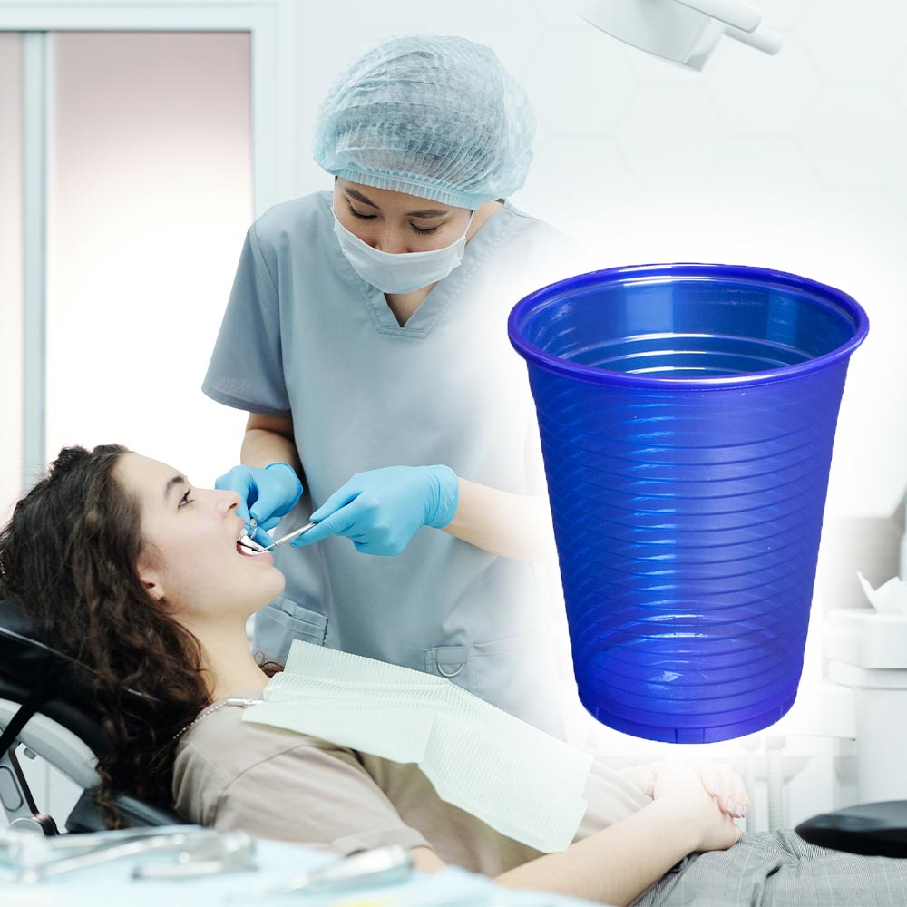 Blauer Einwegbecher mit gerippten Ringen, 180 ml