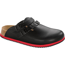 Schwarze Birkenstock Clogs mit zwei Riemen und roter Laufsohle, geschlossene Zehen