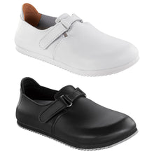 Weißer Birkenstock-Schuh mit Klettverschluss und profilierter Superlaufsohle.