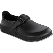 Schwarzer Birkenstock-Schuh mit Klettverschluss und profilierter Superlaufsohle.