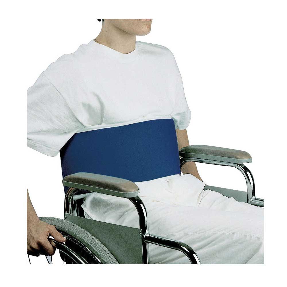Bauchgurt für Rollstühle, blaues Vorderteil über weißem Shirt, Klettverschluss, S–L