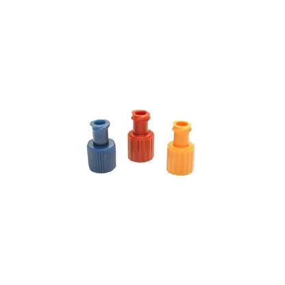 Drei Luer-Lock-Kombistopfen mit Sicherheitsverschluss: blau, rot, gelb/orange