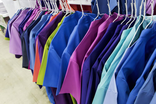 Ropa colorida para consultas