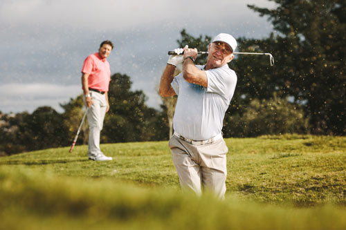 Porter une coudière en jouant au golf