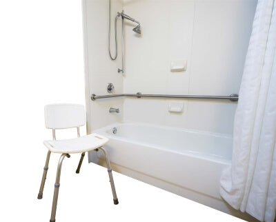 Un fauteuil de douche offre aux seniors une plus grande sécurité sous la douche