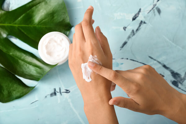 Un soin et un nettoyage doux de la peau avec les produits d’hygiène de notre boutique